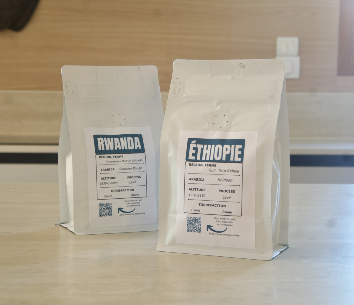 Pack Espresso Café Inn avec deux sachets de café de dos