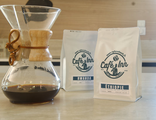 Pack Filtre Café Inn, vue de trois quarts avec une Chemex