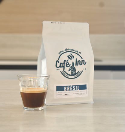 Sachet de café Brésil Caixa de Frutas Café Inn, vue de trois quarts