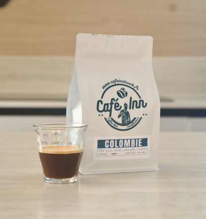 Sachet de café Colombie Attia Exotics Café Inn, vue de trois quarts