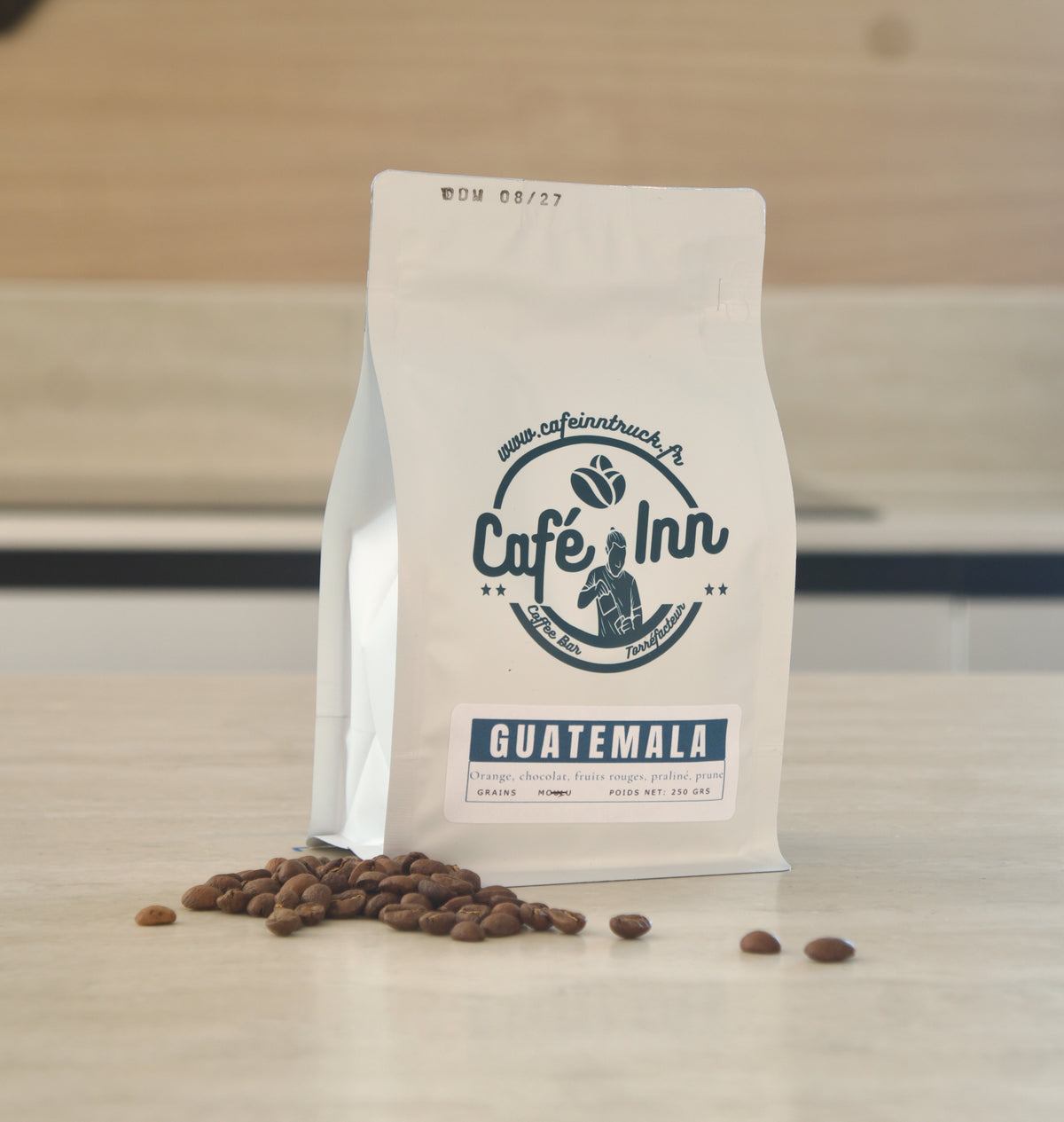 Grains de café Guatemala La Bolsa à côté du sachet Café Inn