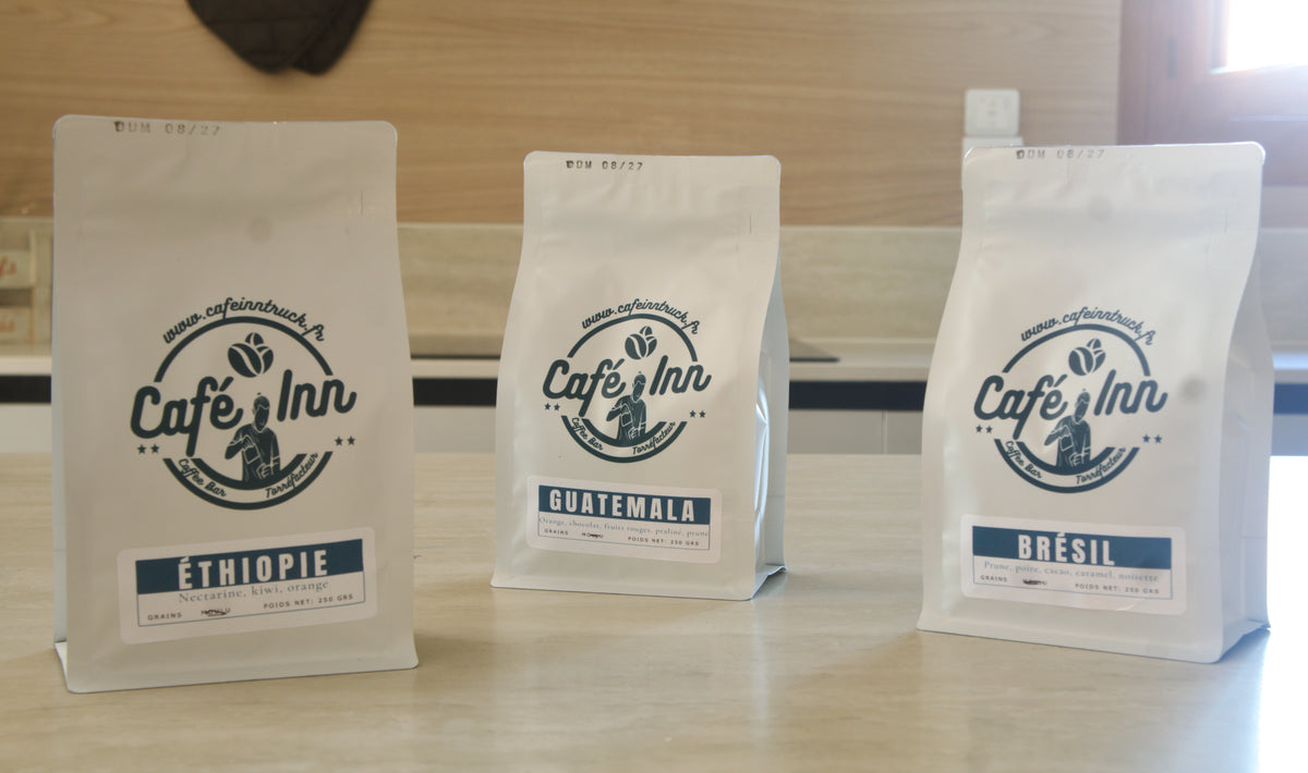 Grande Découverte Café Inn avec plusieurs sachets de café de face